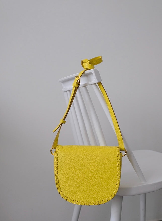 gul skinnväska - gul handväska för dam - snygga trendiga handväskor - yellow bag - äkta läder gul väska - saddler bag yellow från NetMall