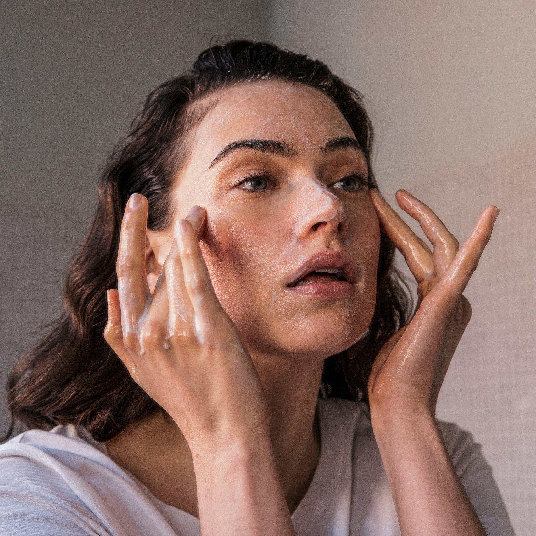 Gentle Skin Cleanser för normal, torr och känslig hud som skonsamt avlägsnar smuts, makeup och orenheter samtidigt som den bevarar hudens naturliga fuktbarriär. Mjukt och effektivt ansiktsrengörings kräm.
